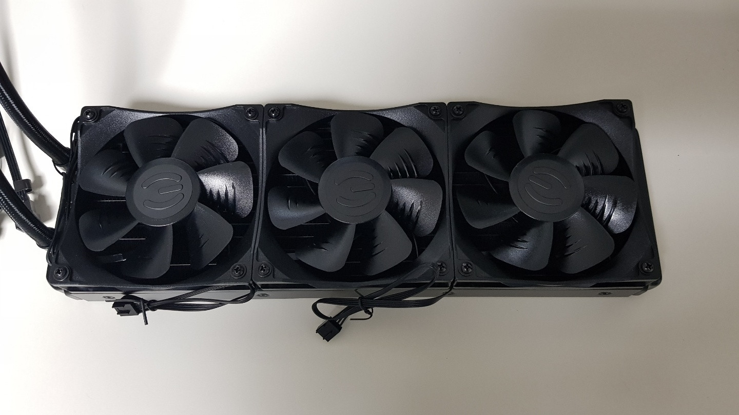 簡易水冷 EVGA CLC360 360mm簡易水冷】EVGA CLC 360mm RGB LED 簡易水冷 EVGA CLC360 360mm簡易水冷】EVGA CLC 360mm RGB LED